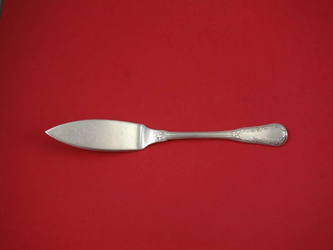 Puiforcat Segur Sterling Silver Fish Knife 8 1/4" Flat Handle: Puiforcat Segur Sterling Silver Fish Knife 8 1/4" Flat Handle This elegant fish knife is part of the Segur pattern by Puiforcat, crafted from high-quality sterling silver. With a flat-handle design, i