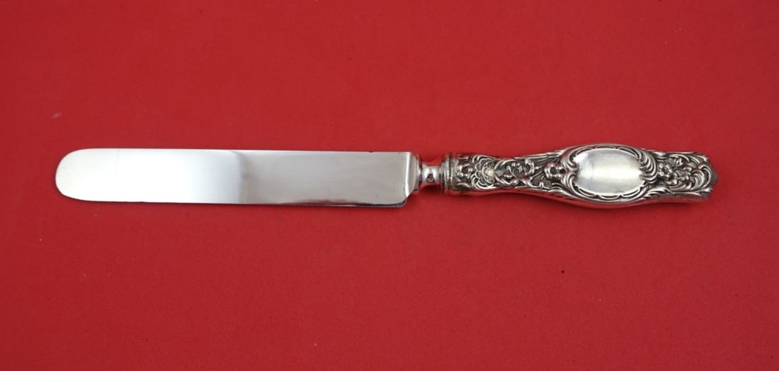 Sterling Silver Heraldic Pattern Dinner Knife with Blunt Silver Plate Blade 10 Inch: Sterling Silver Heraldic Pattern Dinner Knife with Blunt Silver Plate Blade 10 Inch This is a Whiting Heraldic pattern sterling silver dinner knife featuring a blunt silver-plated blade. The knife mea