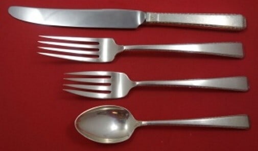 Towle Drury Lane Sterling Silver 4-Piece Place Setting: Towle Drury Lane Sterling Silver 4-Piece Place Setting Enhance your dining experience with the exquisite Drury Lane pattern by Towle. This 4-piece sterling silver place setting includes a regular knif