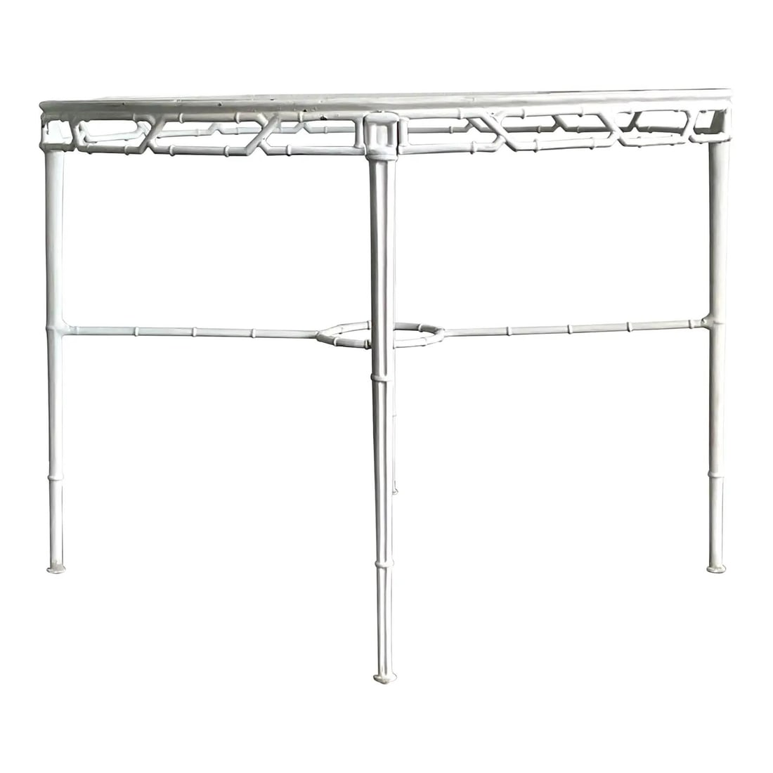 Round White Cast Aluminum Dining Table in Calcutta Style with Glass Top: Round White Cast Aluminum Dining Table in Calcutta Style with Glass Top This vintage dining table captures the relaxed sophistication of classic resort settings, inspired by Brown Jordan's renowned "C