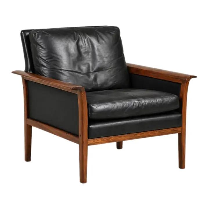 Mid Century Vatne Mobler Rosewood Lounge Chair by Knut Saeter: Mid Century Vatne Mobler Rosewood Lounge Chair by Knut Saeter This mid-century modern lounge chair was designed by Knut Saeter for Vatne Mobler and features black leather upholstery complemented by be