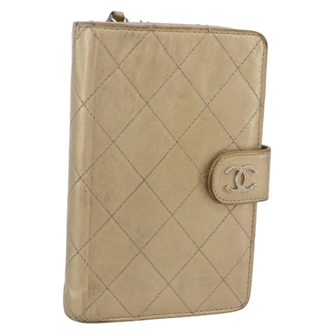 CHANEL Gold Matelasse Leather Compact Wallet Auth 150602 Made in Italy: CHANEL Gold Matelasse Leather Compact Wallet Auth 150602 Made in Italy This CHANEL Matelasse Compact Wallet is a luxurious accessory crafted in Italy from high-quality leather in a stunning gold hue. 
