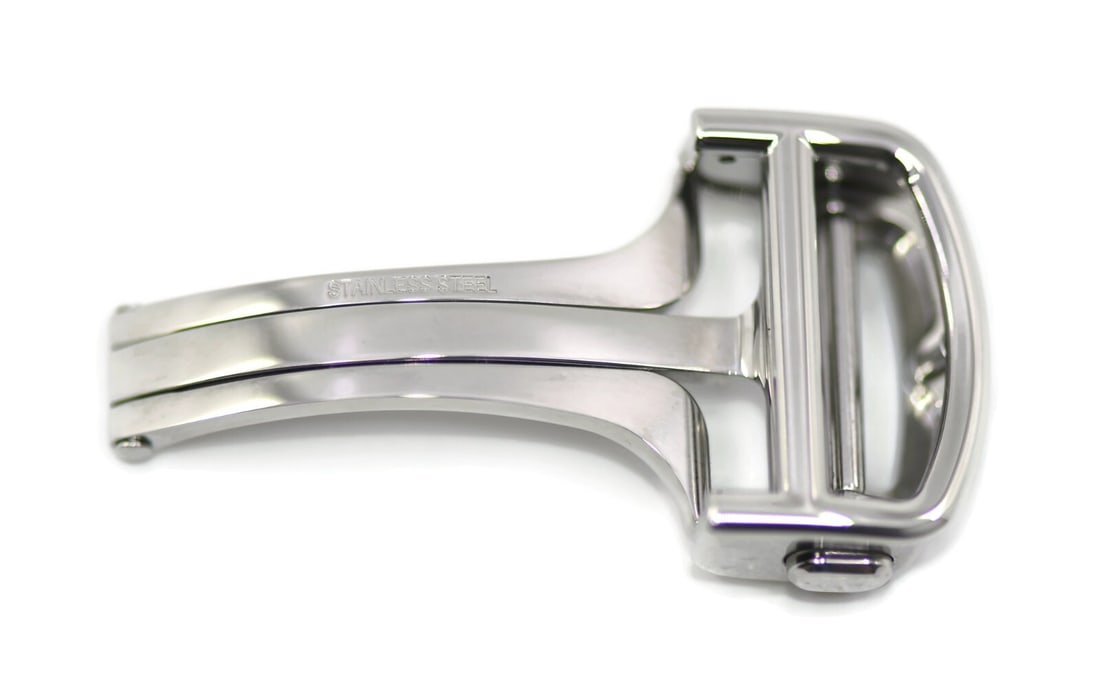 18mm Stainless Steel Deployment Buckle for Cartier Santos Watch Band: 18mm Stainless Steel Deployment Buckle for Cartier Santos Watch Band This is a pre-owned Cartier Santos deployment buckle designed for wristwatch bands. Crafted from stainless steel, it features an 18