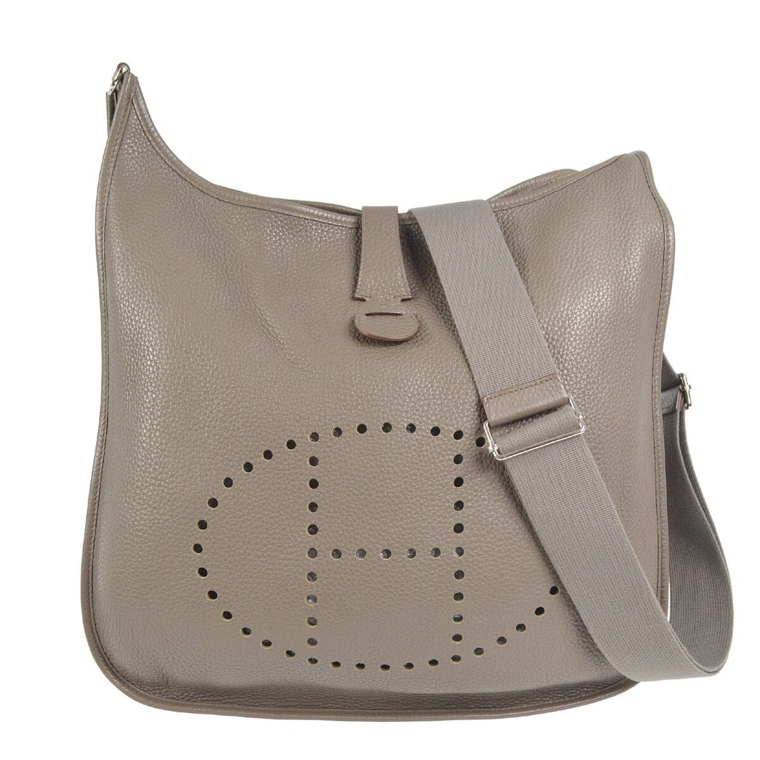 Hermes Evelyne Gen III TGM Shoulder Bag Etain Taurillon Clemence: Hermes Evelyne Gen III TGM Shoulder Bag Etain Taurillon Clemence Hermes Evelyne 3 TGM shoulder bag in Etain Taurillon Clemence leather. This large women's bag features a snap closure, leather lining, 