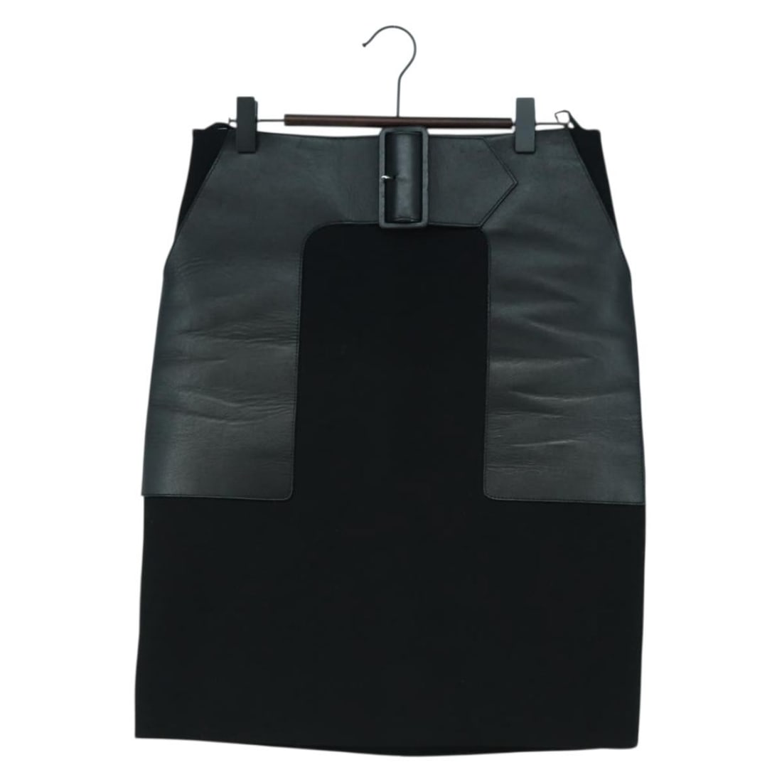 Black Wool CELINE Women Skirt France: Black Wool CELINE Women Skirt France This CELINE women's skirt is crafted from high-quality wool in a classic black color. Made in France, it features a total length of approximately 53 cm (20.9 inche