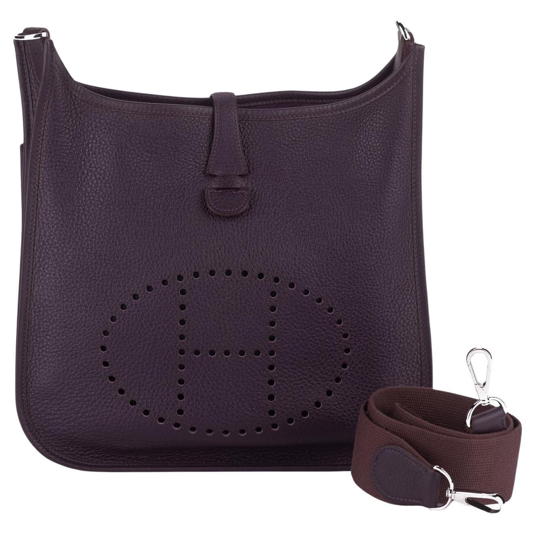 Hermes Evelyne PM shoulder bag in raisin taurillon clemence: Hermes Evelyne PM shoulder bag in raisin taurillon clemence Hermes Evelyne PM bag in raisin Taurillon Clemence leather with palladium hardware. This 2014 bag can be worn as a shoulder bag or crossbody