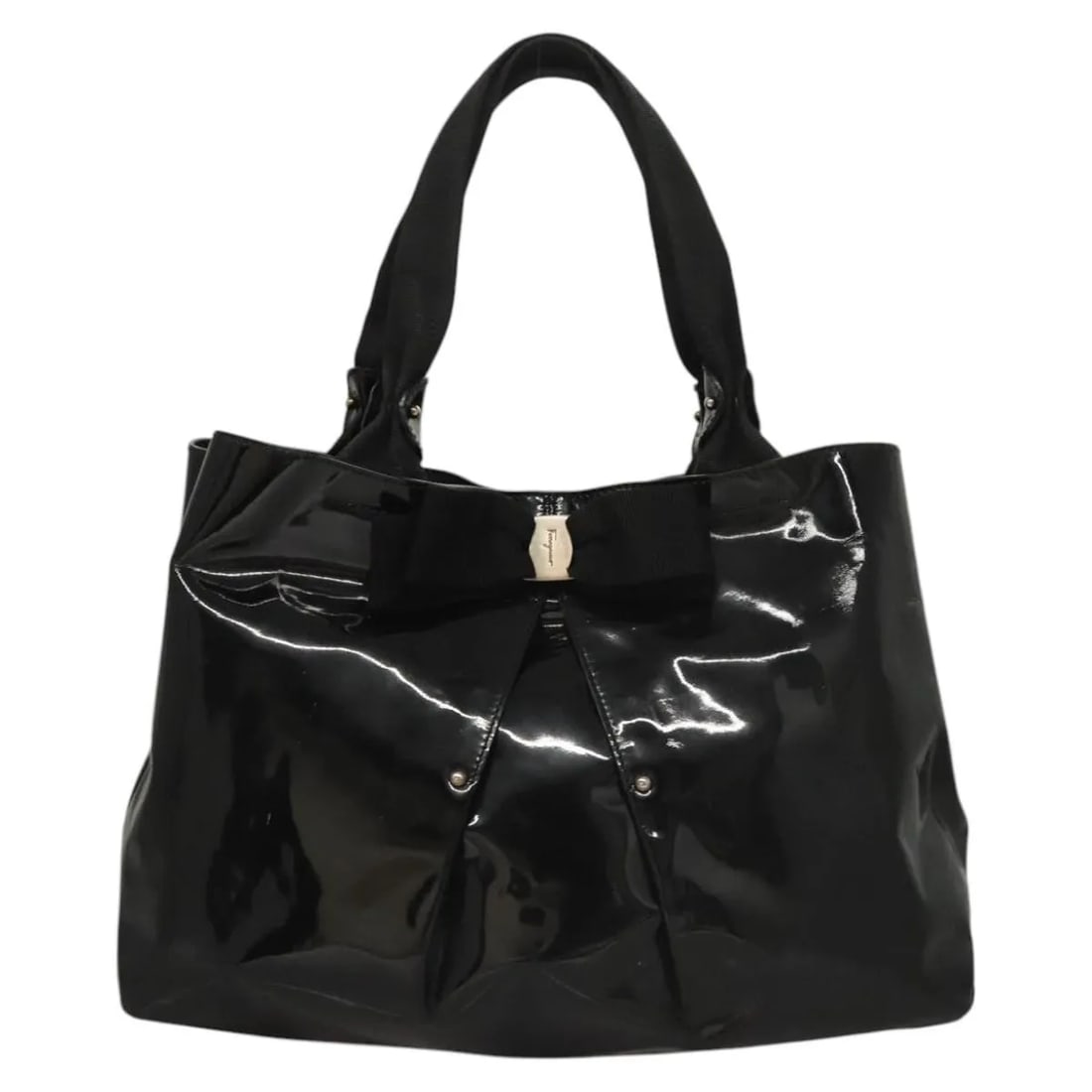 Black patent leather handbag Salvatore Ferragamo Vala: Black patent leather handbag Salvatore Ferragamo Vala Salvatore Ferragamo Vala handbag in black patent leather. This women's bag is presented in good vintage condition with honest wear. Noted conditio
