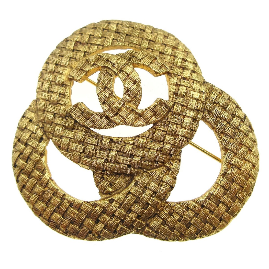 Chanel Gold Plated Brooch Pin France Ref 1255 29: Chanel Gold Plated Brooch Pin France Ref 1255 29 Gold-plated Chanel brooch pin made in France. This corsage-style brooch features a gold-tone finish and shows reasonable wear and tear with dirt noted 