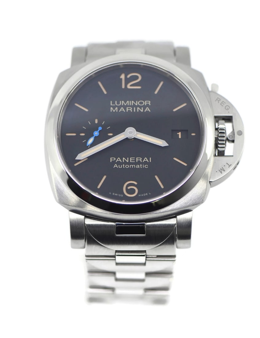 Panerai Luminor Marina PAM00722 44mm Stainless Steel Watch with Box: Panerai Luminor Marina PAM00722 44mm Stainless Steel Watch with Box Introducing the Panerai Luminor Marina 1950, a stunning wristwatch that combines functionality with classic design. This timepiece f