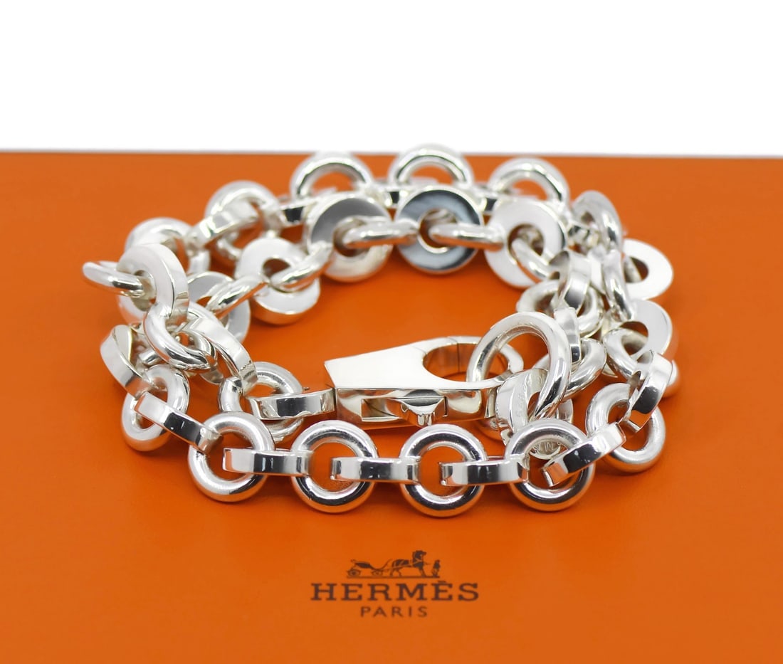 Hermes Collier Voltige GM 925 Silver Chain Necklace with Box: Hermes Collier Voltige GM 925 Silver Chain Necklace with Box This Hermes Collier Voltige GM necklace features a chain design crafted from 925 sterling silver. The necklace is free of gemstones and off