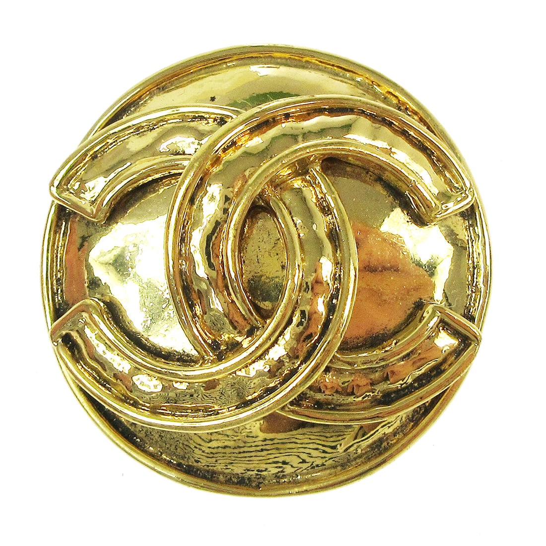 Chanel 94P Gold Tone Medallion Brooch Pin: Chanel 94P Gold Tone Medallion Brooch Pin Chanel medallion brooch pin in gold-tone metal with CC logo detailing. Made in France, this brooch is marked 94P and features a classic medallion design.