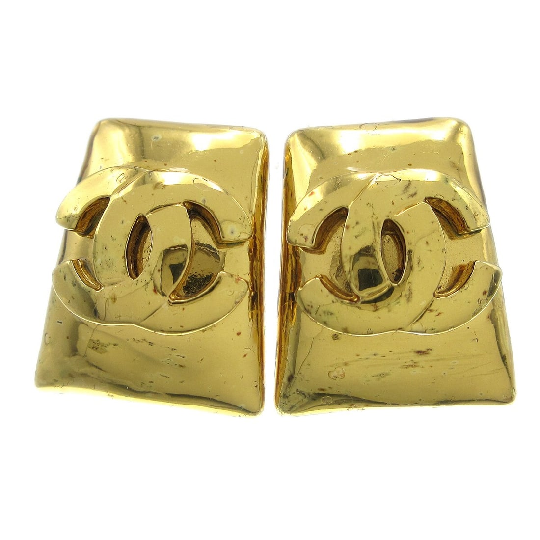 Vintage Chanel CC Logo Clip On Earrings Gold Plated 97P: Vintage Chanel CC Logo Clip On Earrings Gold Plated 97P Vintage Chanel clip-on earrings featuring the CC logo in a gold-plated finish. Marked 97P and made in France, this pair shows reasonable wear wi