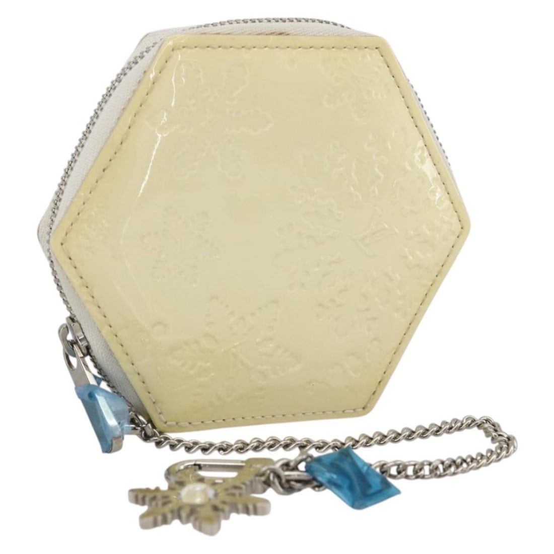 Louis Vuitton M58216 Vernis patent leather coin purse Perle: Louis Vuitton M58216 Vernis patent leather coin purse Perle Louis Vuitton Vernis Porte Monnaie Flocon coin purse in Perle patent leather. Made in France, this women's coin purse includes a dust bag an