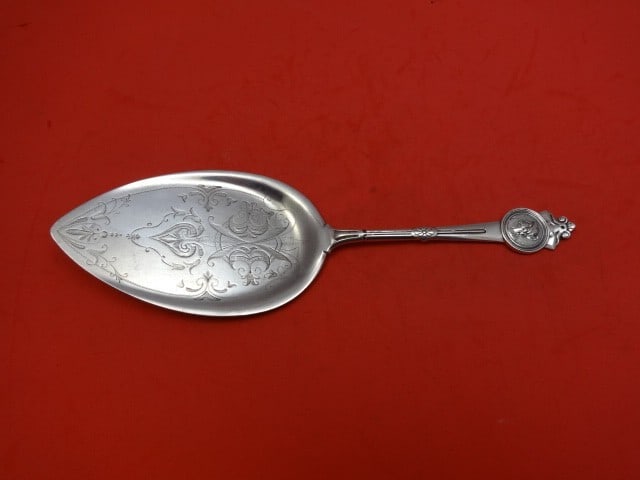 Gorham Medallion Sterling Silver Pie Server Engraved Spade Design 9.5in: Gorham Medallion Sterling Silver Pie Server Engraved Spade Design 9.5in This exquisite pie server features the Medallion pattern by Gorham, showcasing a beautiful engraved spade design. Crafted from h