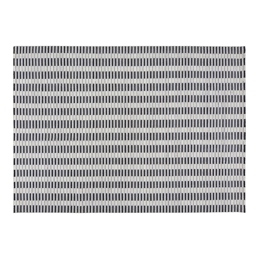 Onyx Wool Area Rug Hand Loomed Modern Indian Design 9'2 x 12': Onyx Wool Area Rug Hand Loomed Modern Indian Design 9'2 x 12' This contemporary Indian modern rug is hand-loomed from wool and features an onyx color. It is pre-owned and offers a modern aesthetic sui