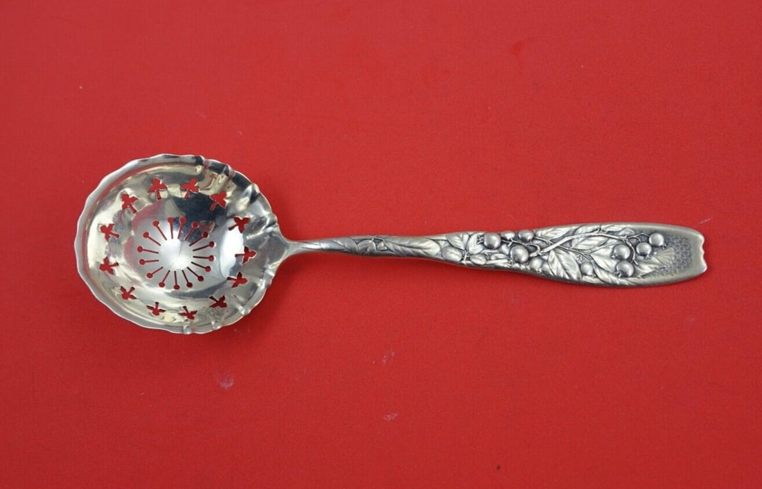 Whiting Berry Sterling Silver Sugar Sifter Ladle Fluted Blueberries 6" (1 of 2)