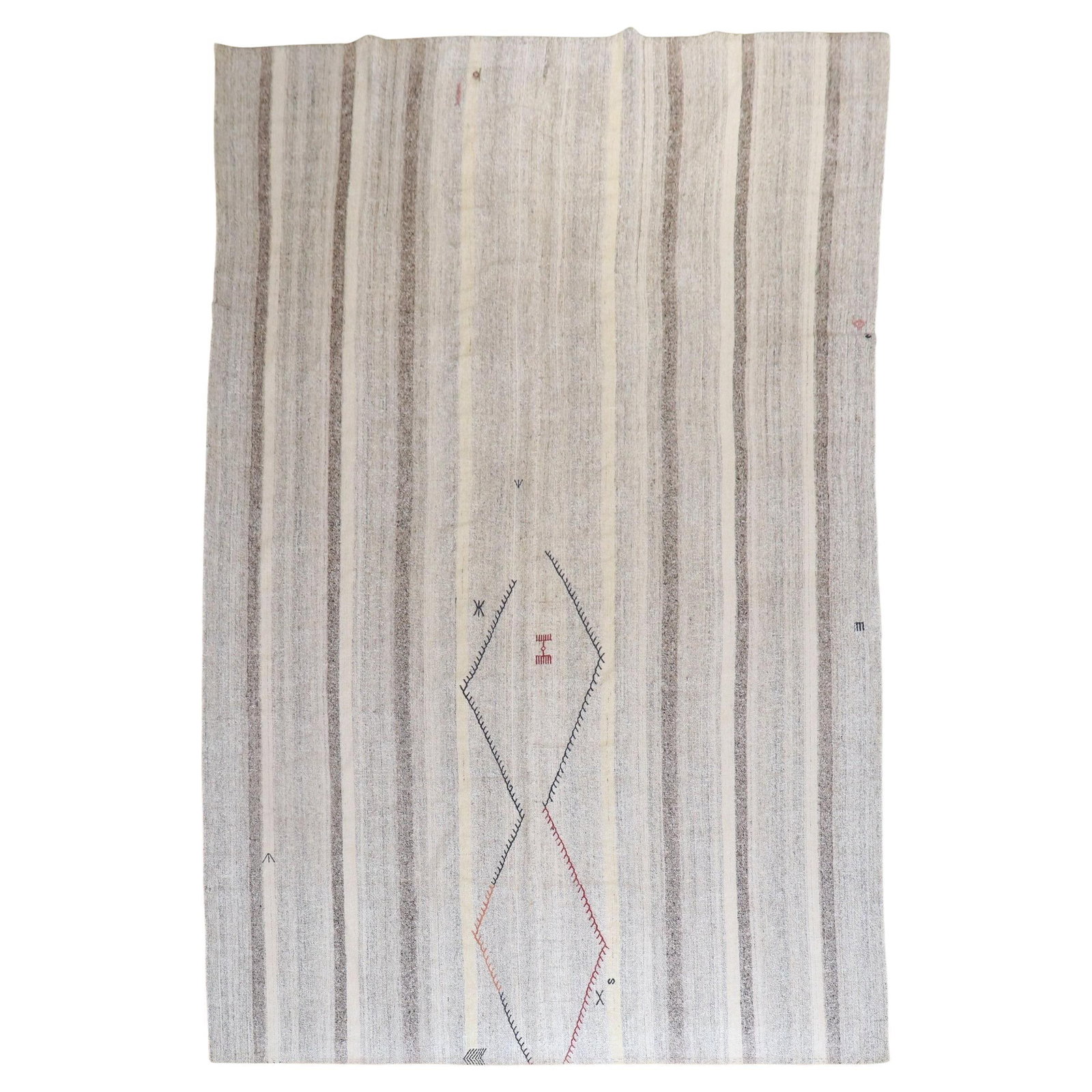 Mid-Century Modern Hand-Knotted Gray Turkish Kilim 7'5" x 12'5": Mid-Century Modern Hand-Knotted Gray Turkish Kilim 7'5" x 12'5" Discover the Zabihi Collection Primitive Abstract Gray Vintage Turkish Kilim, a stunning mid-century modern piece that showcases the art