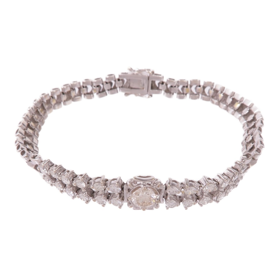 Diamond Bracelet in 18K White Gold: Diamond Bracelet in 18K White Gold JEWELRY This exquisite bracelet features a stunning design crafted from 18K white gold, offering both elegance and durability. The bracelet is adorned with clear dia