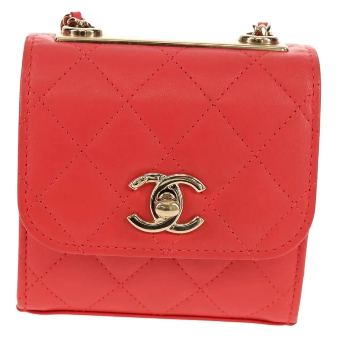 Chanel Red Quilted Lambskin Trendy CC Chain Clutch: Chanel Red Quilted Lambskin Trendy CC Chain Clutch This Chanel Trendy CC Clutch with Chain features a red quilted lambskin leather exterior with a chain strap. Designed for women, it measures 11cm x 1