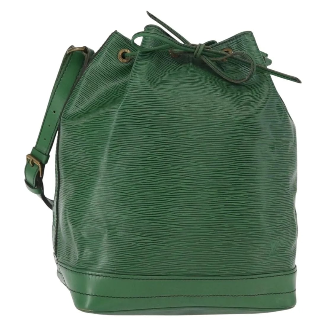 Louis Vuitton Noe Green Epi Leather Shoulder Bag: Louis Vuitton Noe Green Epi Leather Shoulder Bag This pre-owned Louis Vuitton Noe handbag in green Epi leather features a classic bucket shape with a shoulder strap and drawstring closure. It shows si