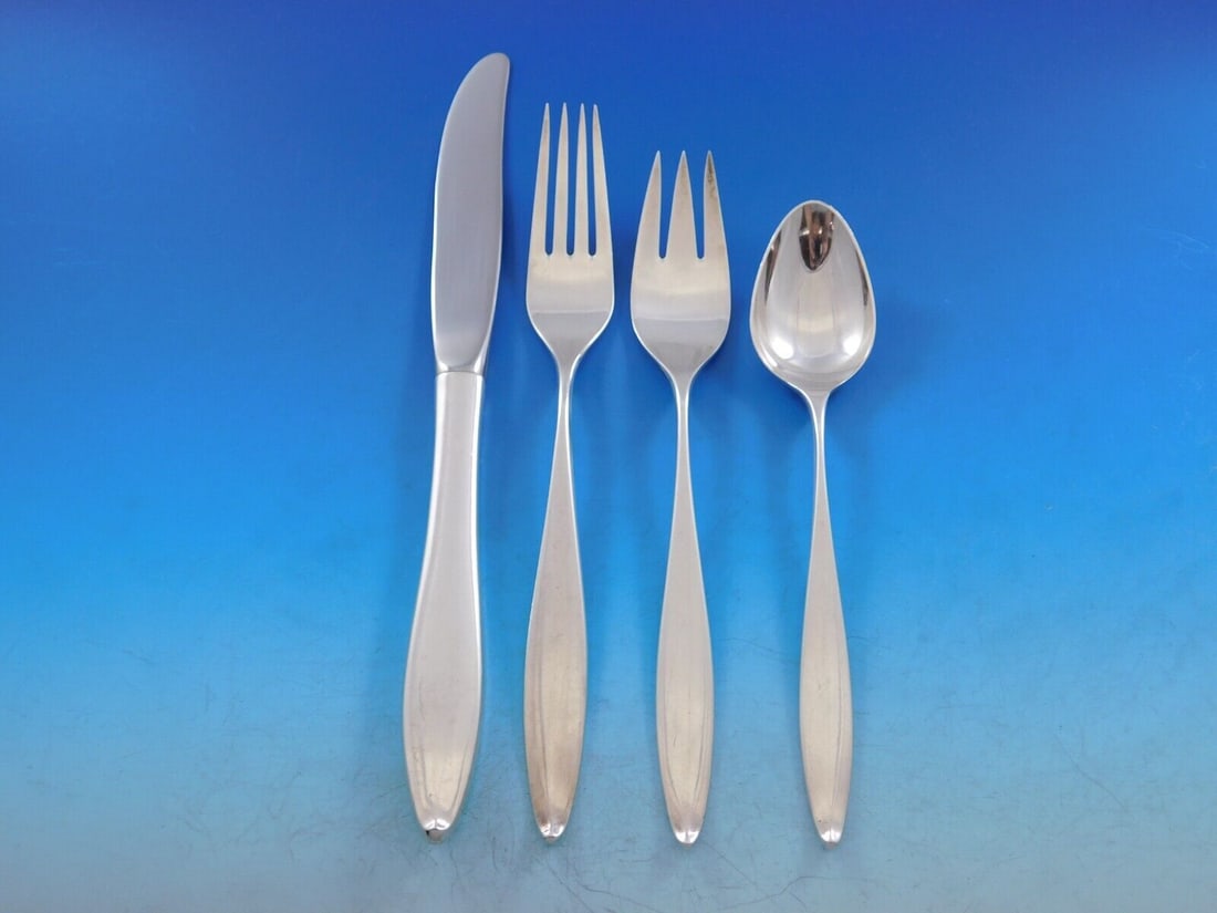 Towle Vespera Sterling Silver 4-Piece Place Setting: Towle Vespera Sterling Silver 4-Piece Place Setting Enhance your dining experience with this elegant 4-piece place setting from the Vespera collection by Towle, crafted from high-quality sterling silv