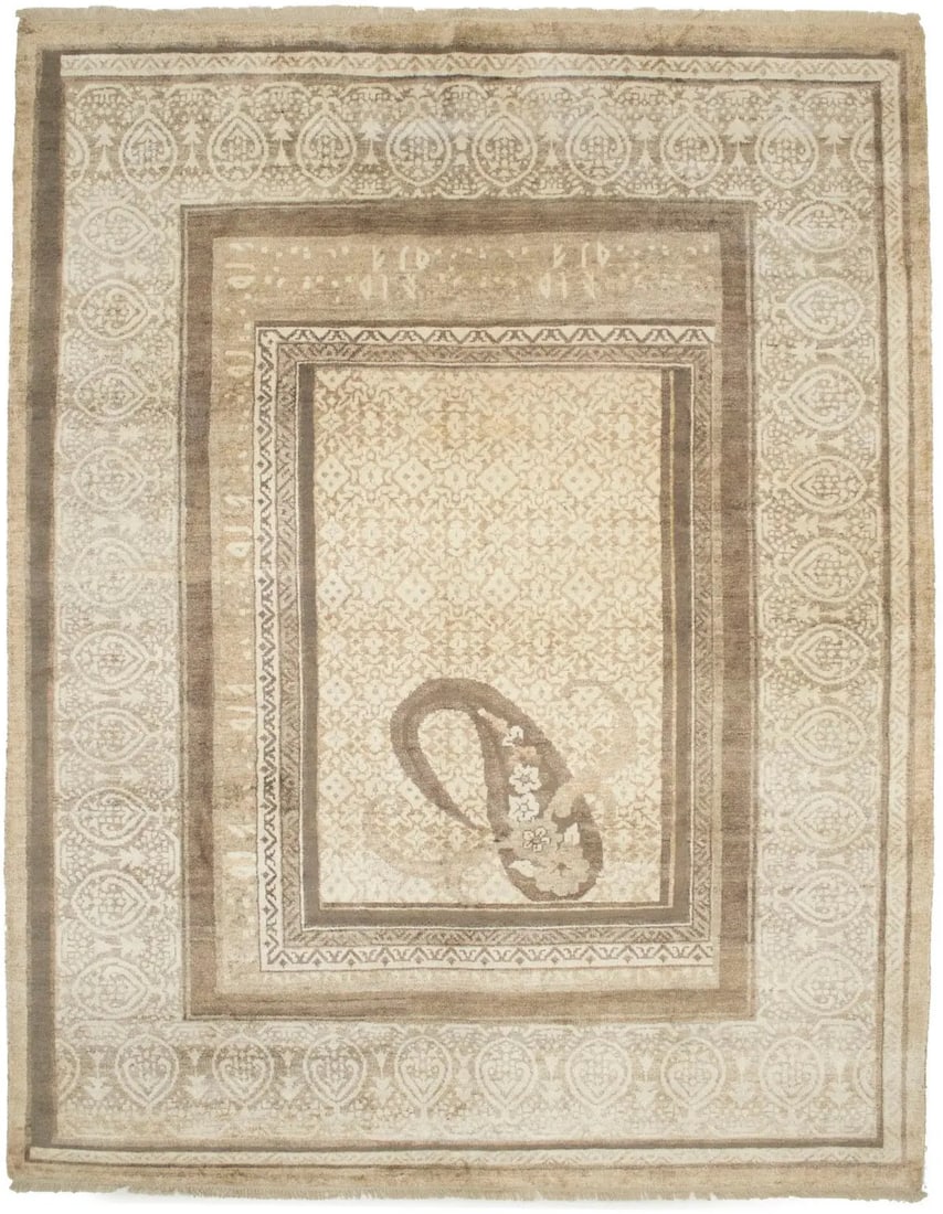 Handmade Wool Bamboo Silk 8x10 Floral Oriental Area Rug: Handmade Wool Bamboo Silk 8x10 Floral Oriental Area Rug Enhance your living space with this exquisite handmade 8X10 Oriental rug, featuring a stunning floral paisley design. Crafted in India, this are