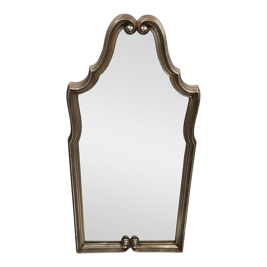 Turner 1970s Hollywood Regency Faux Silver Gilt Wall Mirror: Turner 1970s Hollywood Regency Faux Silver Gilt Wall Mirror This stylish faux silver gilt wall mirror, crafted in the Hollywood Regency style by Turner in the 1970s, embodies chic elegance with its Ar