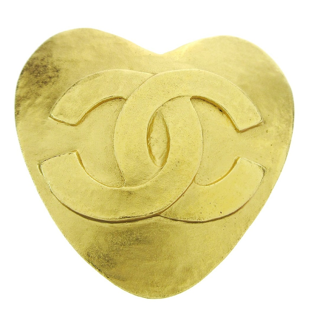 CHANEL 95P Gold Plated Heart CC Logo Brooch: CHANEL 95P Gold Plated Heart CC Logo Brooch Gold-plated Chanel brooch featuring a heart motif with CC logos. Made in France, this piece comes with its box and is noted in very good condition. Specific