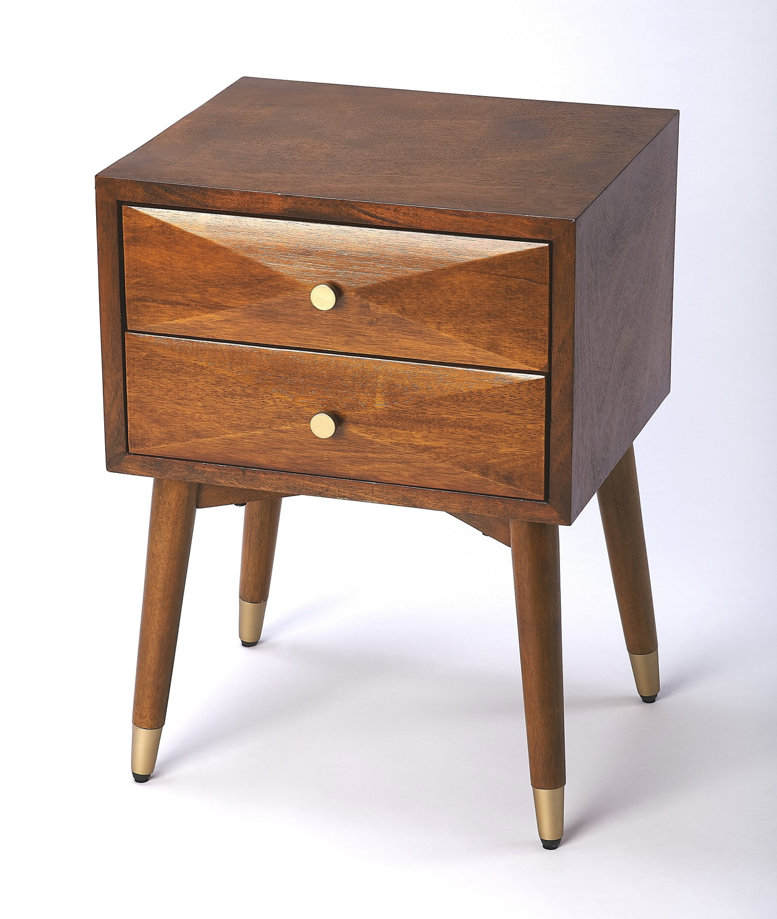 Butler Zelda Mid-Century Nightstand in Olive Ash Brown: Butler Zelda Mid-Century Nightstand in Olive Ash Brown Introducing the Stylish Butler Zelda Nightstand, a perfect blend of vintage charm and modern functionality. This exquisite nightstand features a 