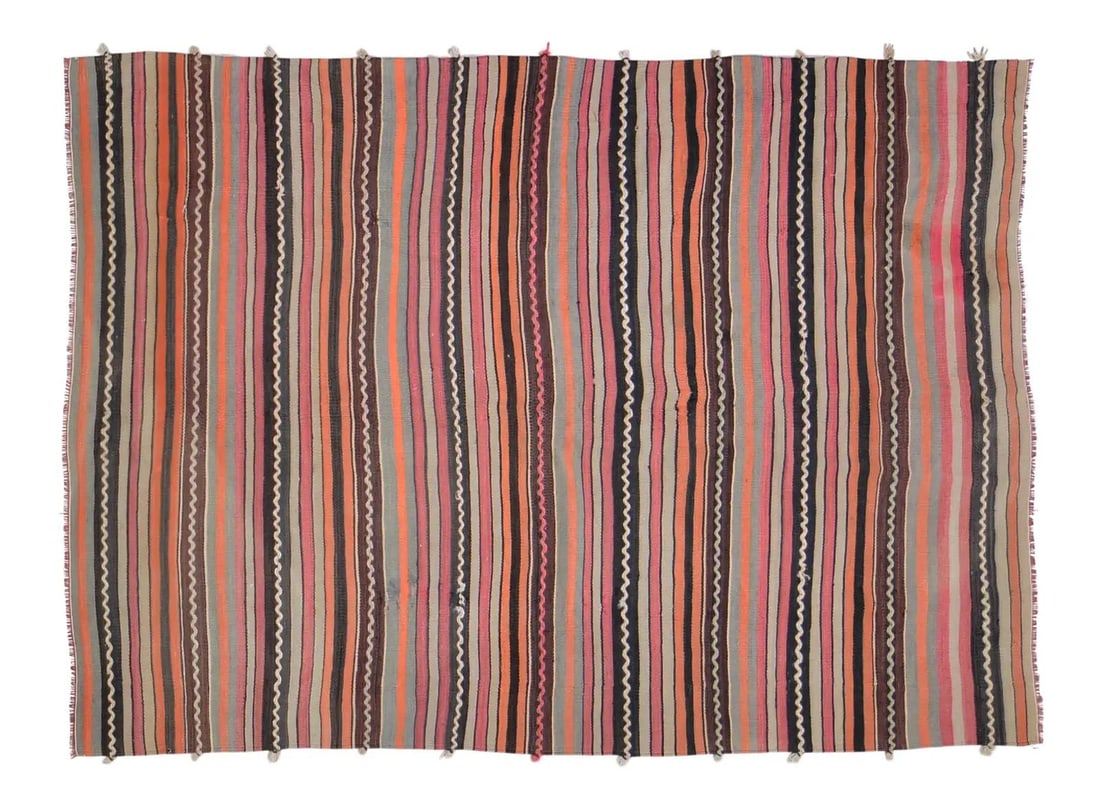 Anatolian Wool Kilim Rug with Natural Hues 4'8 x 6'6 Handwoven: Anatolian Wool Kilim Rug with Natural Hues 4'8 x 6'6 Handwoven This vintage Turkish Anatolian kilim is hand woven from organic wool and features natural colors with a fine weave. It showcases a pink h