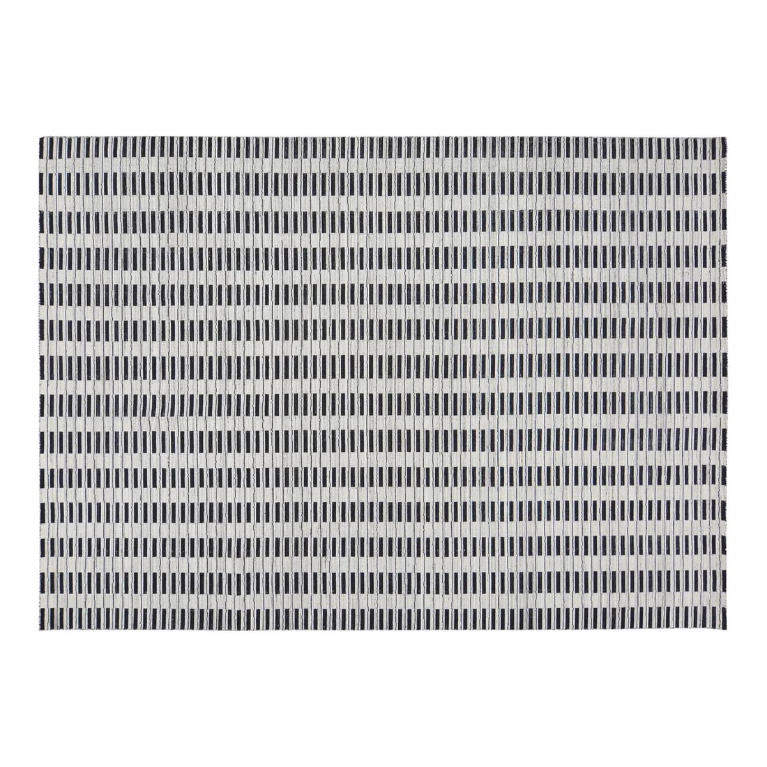 12x15 Black Wool Hand Loomed Modern Rug From India: 12x15 Black Wool Hand Loomed Modern Rug From India This contemporary Indian hand-loomed rug features a modern design crafted from wool in a black color. It is pre-owned and provides a sophisticated ad
