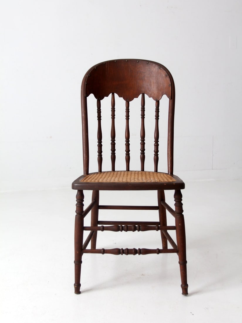 Late 19th Century Antique Side Chair with Cane Seat: Late 19th Century Antique Side Chair with Cane Seat This elegant late 19th century antique side chair adds a touch of vintage charm to any space. It features a beautifully turned spindle back and a de