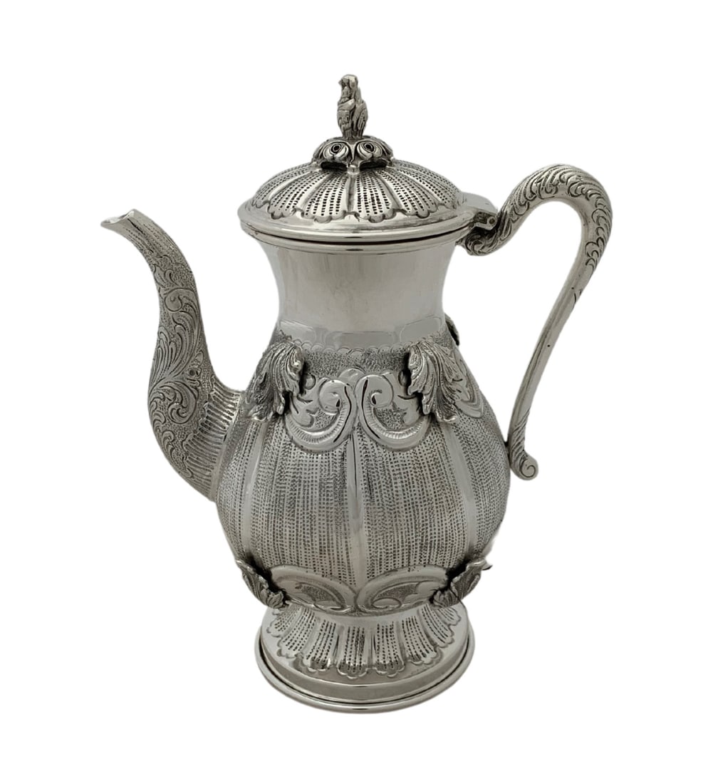 Handmade 925 Sterling Silver Oil Pitcher with Leaf Applique: Handmade 925 Sterling Silver Oil Pitcher with Leaf Applique This exquisite oil pitcher is crafted from fine 925 sterling silver, showcasing a beautifully handmade chased leaf applique design that adds