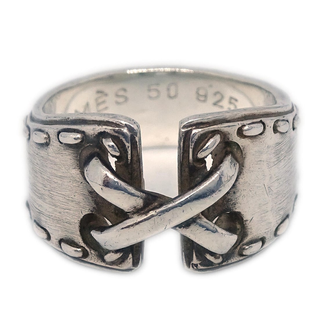 HERMES Vintage Sterling Silver Ring Size 8 SV925: HERMES Vintage Sterling Silver Ring Size 8 SV925 Vintage Hermes silver ring crafted in SV925 with a round form and distinctive design. This pre-owned piece shows scratches and remains in very good con