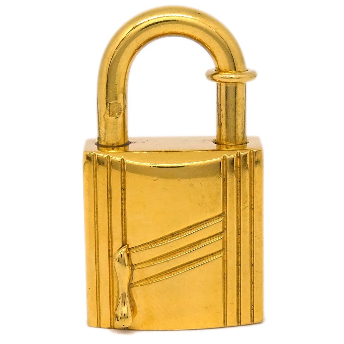 Hermes Annee Arbre 1998 gold plated Cadena padlock charm: Hermes Annee Arbre 1998 gold plated Cadena padlock charm Vintage Hermes Annee Arbre 1998 Cadena padlock charm in gold-plated metal with a classic bag charm design. This unisex charm shows scuffs and r