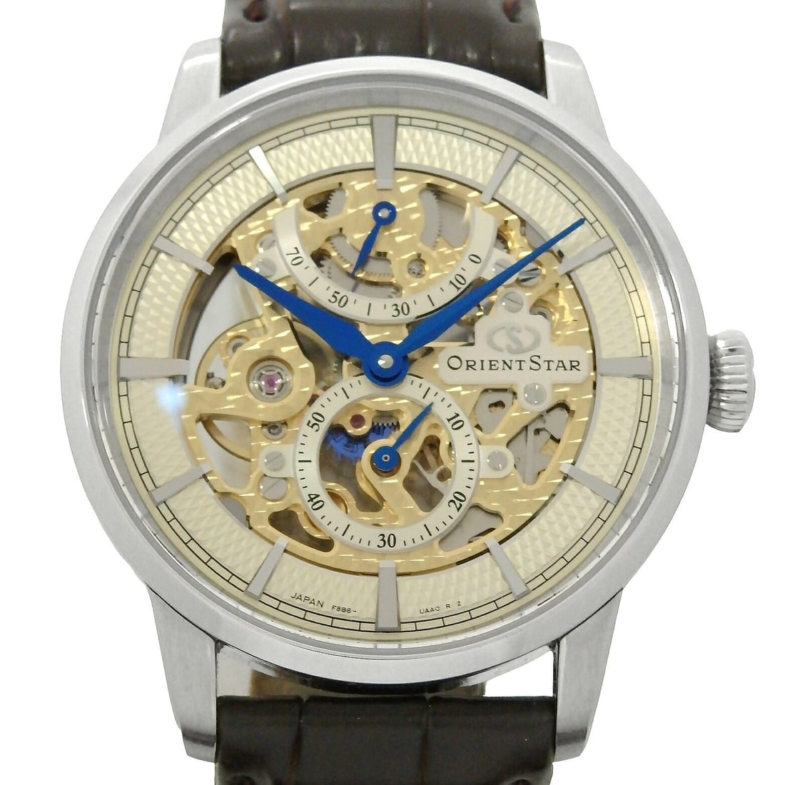 Orient Star Classic Collection Men's Wristwatch RK-AZ0001S: Orient Star Classic Collection Men's Wristwatch RK-AZ0001S This Orient Star Classic Collection RK-AZ0001S F8B6-UAA0 men's wristwatch features a sophisticated design and is crafted in Japan. It is a pr