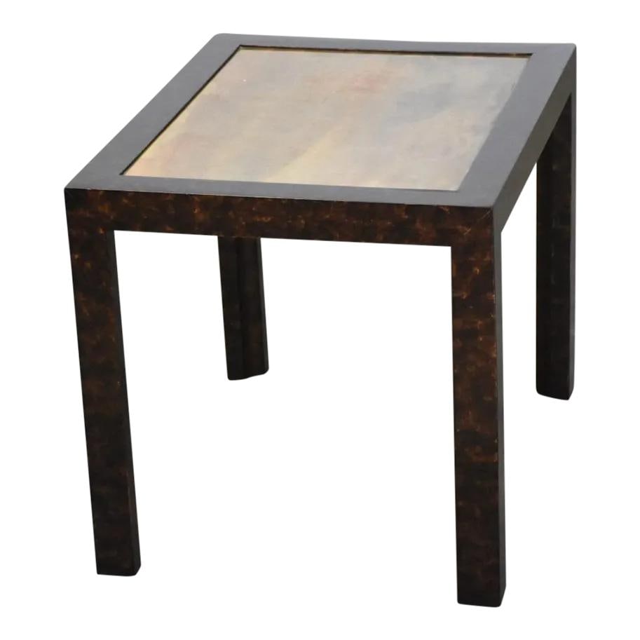 1970s John Widdicomb Mid Century Modern Faux Burl Brass End Table: 1970s John Widdicomb Mid Century Modern Faux Burl Brass End Table This elegant mid-century modern end table showcases a parsons style design featuring faux burl wood and a striking brass center. Craft
