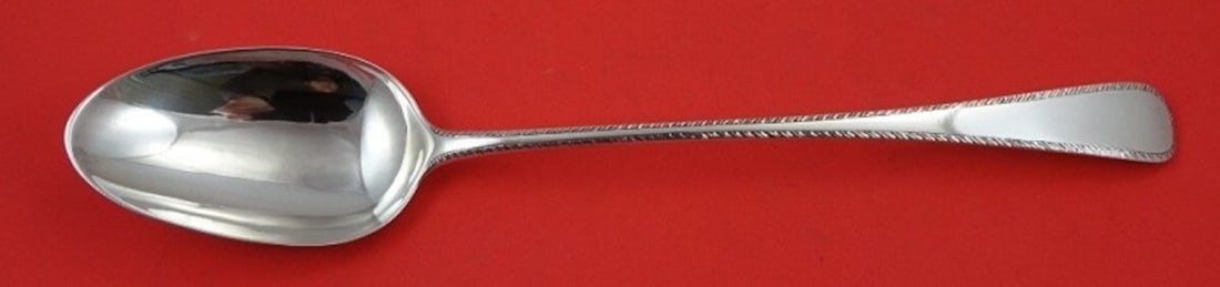 James Robinson Feather Edge Sterling Silver Serving Spoon 11 1/2": James Robinson Feather Edge Sterling Silver Serving Spoon 11 1/2" Discover the elegance of the Feather Edge Serving Spoon by James Robinson, a masterpiece of English craftsmanship. This 11 1/2" platte