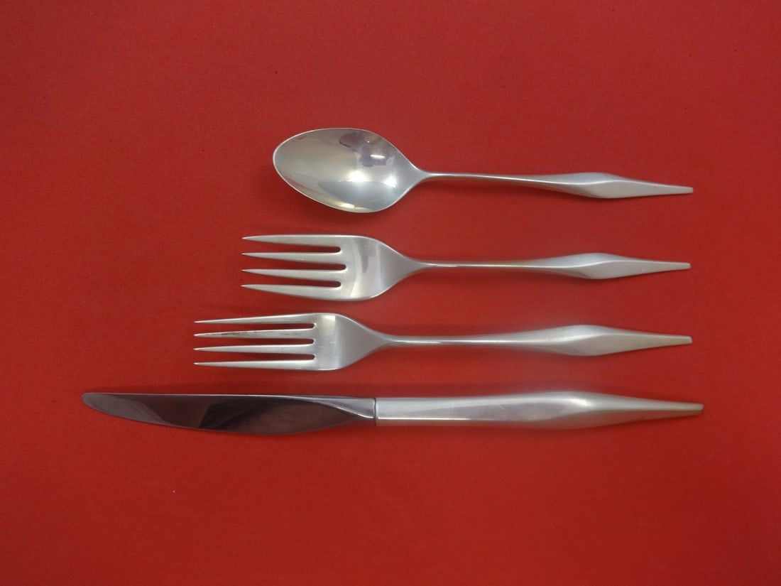 Wallace Soliloquy Sterling Silver 4pc Modern Place Setting: Wallace Soliloquy Sterling Silver 4pc Modern Place Setting Enhance your dining experience with this exquisite 4-piece regular size place setting from the Soliloquy collection by Wallace. Crafted from 