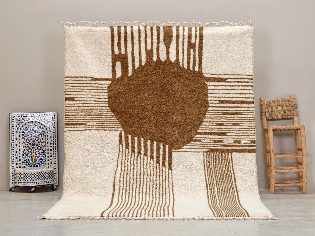 Moroccan Berber Wool Abstract Rug 1.5 x 2.5 meters: Moroccan Berber Wool Abstract Rug 1.5 x 2.5 meters This handcrafted Berber wool rug is woven in the Atlas Mountains of Morocco by skilled women artisans using traditional techniques and locally source