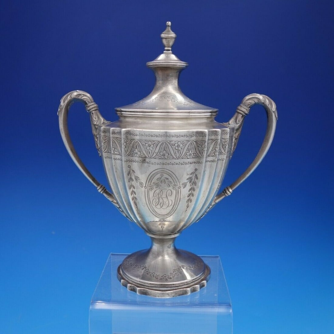 Dominick & Haff Marie Antoinette Chased Sterling Silver Sugar Bowl: Dominick & Haff Marie Antoinette Chased Sterling Silver Sugar Bowl This exquisite sugar bowl features the "Marie Antoinette Chased" pattern by Dominick & Haff, crafted from high-quality sterling silve