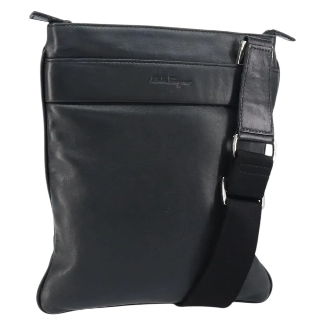 Black Leather Shoulder Bag Salvatore Ferragamo Vintage Unisex: Black Leather Shoulder Bag Salvatore Ferragamo Vintage Unisex This vintage Salvatore Ferragamo unisex shoulder bag is crafted from black leather. It features a spacious design suitable for various occ