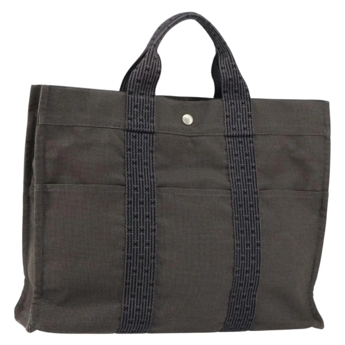 Hermes Gray Canvas Fourre-tout Herline Tote Bag 44cm: Hermes Gray Canvas Fourre-tout Herline Tote Bag 44cm This pre-owned Hermes Fourre-tout Herline handbag for women features gray canvas construction with metal fittings. It measures 44cm x 32cm x 10cm a
