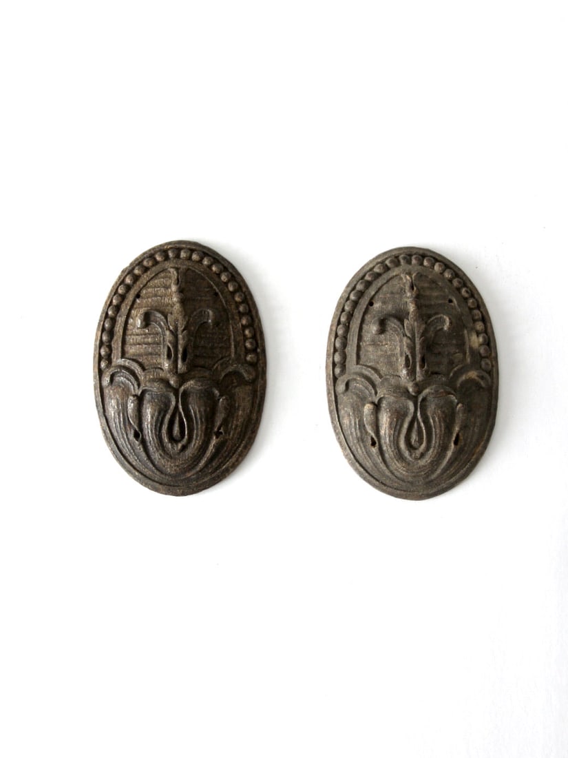 Antique Carved Wood Fleur De Lis Medallion Pair 4 Inch: Antique Carved Wood Fleur De Lis Medallion Pair 4 Inch Enhance your dacor with this exquisite pair of antique carved wood fleur de lis medallions. These elegant oval accents are perfect for mounting, 