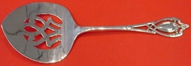 Lunt Sterling Silver Monticello Tomato Server 7.75 Inch Serving Piece: Lunt Sterling Silver Monticello Tomato Server 7.75 Inch Serving Piece This Monticello tomato server, crafted by Lunt, features an elegant design in sterling silver. Measuring 7 3/4 inches, it