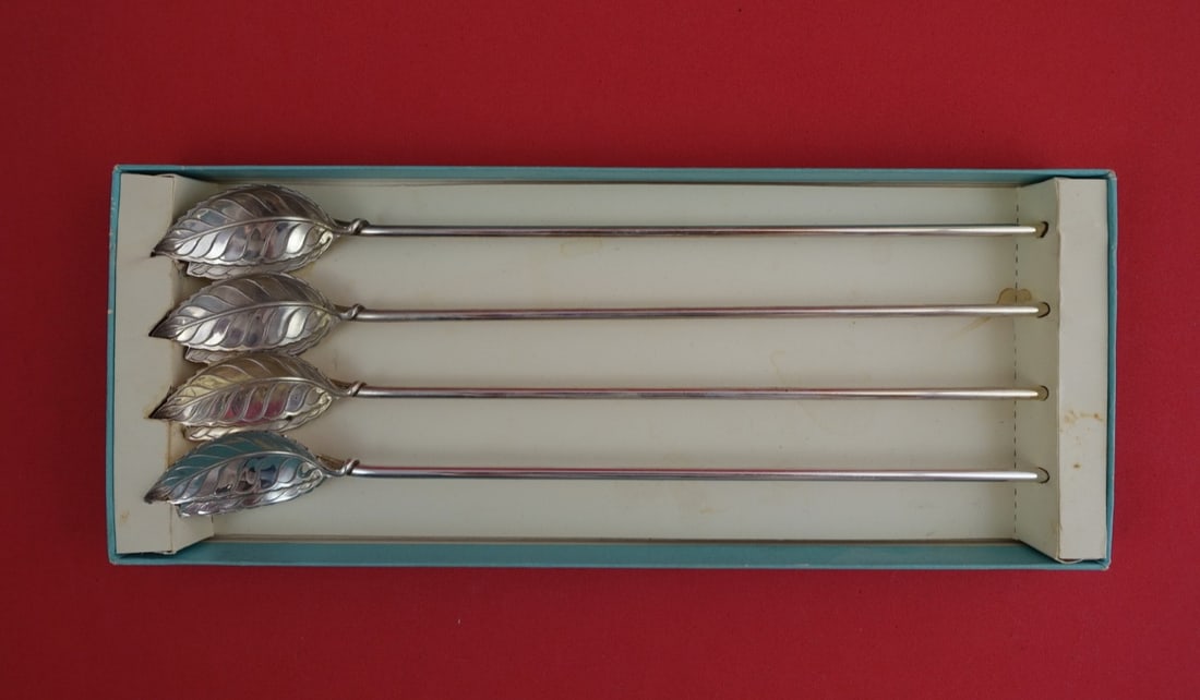 Set of Four Faneuil Sterling Silver Sipper Straws with Tiffany Box: Set of Four Faneuil Sterling Silver Sipper Straws with Tiffany Box This set includes four sterling silver sipper straws in the Faneuil pattern by Tiffany & Co., presented in a fitted Tiffany box. The 