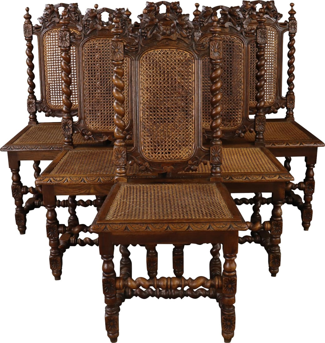 Antique 1880s French Oak Dining Chairs Set of 4: Antique 1880s French Oak Dining Chairs Set of 4 Discover the charm of these elegant oak dining chairs, crafted in the 1880s in France. With a stunning antique hunting style, these chairs bring a touch