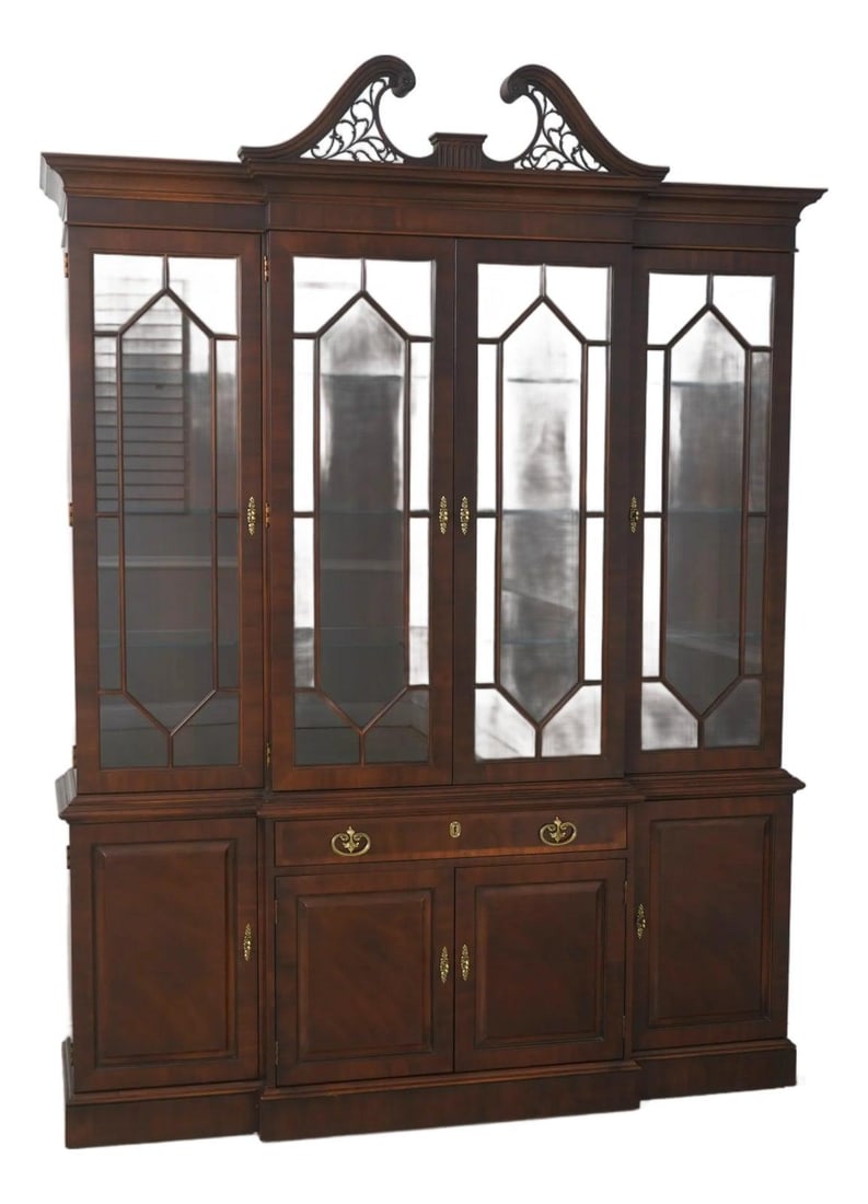 Henredon mahogany curio cabinet 4 doors lighted interior: Henredon mahogany curio cabinet 4 doors lighted interior This Henredon china curio cabinet features four doors crafted from mahogany, showcasing fine carved details and traditional 18th-century design