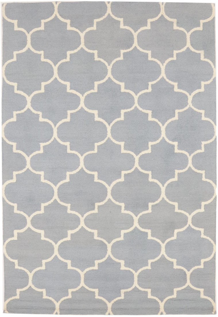 5x8 Gray Wool Area Rug with Trellis Pattern Hand Tufted in India: 5x8 Gray Wool Area Rug with Trellis Pattern Hand Tufted in India This modern hand-tufted area rug features a stylish trellis pattern in cool gray tones, crafted from wool for durability and comfort. I