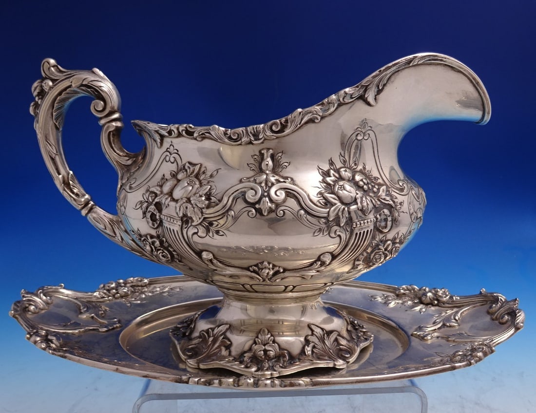 Sterling Silver Francis I Gravy Boat with Underplate by Reed and Barton: Sterling Silver Francis I Gravy Boat with Underplate by Reed and Barton This Reed & Barton Francis I sterling silver gravy boat with matching underplate features a distinguished design renowned for